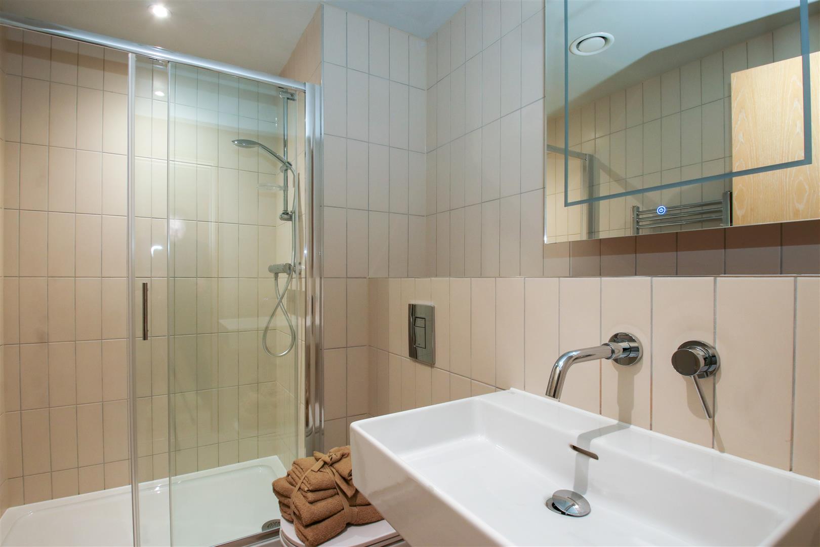 785 Bath Road, Hounslow